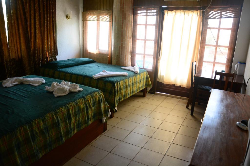 Hotel Sherwood Tela Extérieur photo